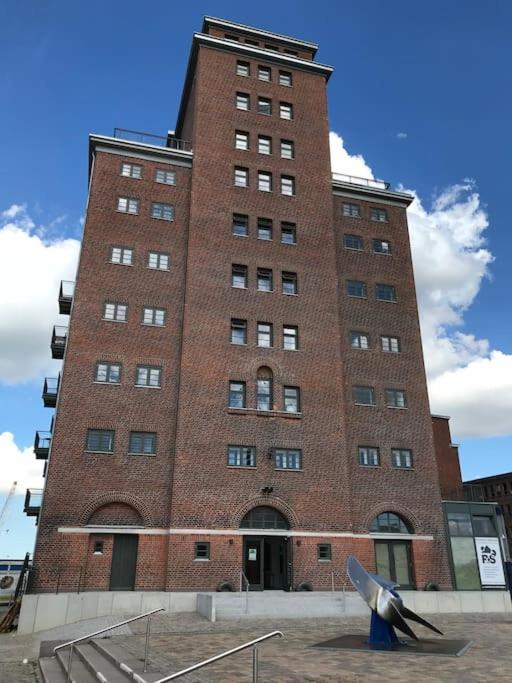 Meerblick, Balkon Und Private Sauna Im Historischen Getreidespeicher Wismar Luaran gambar