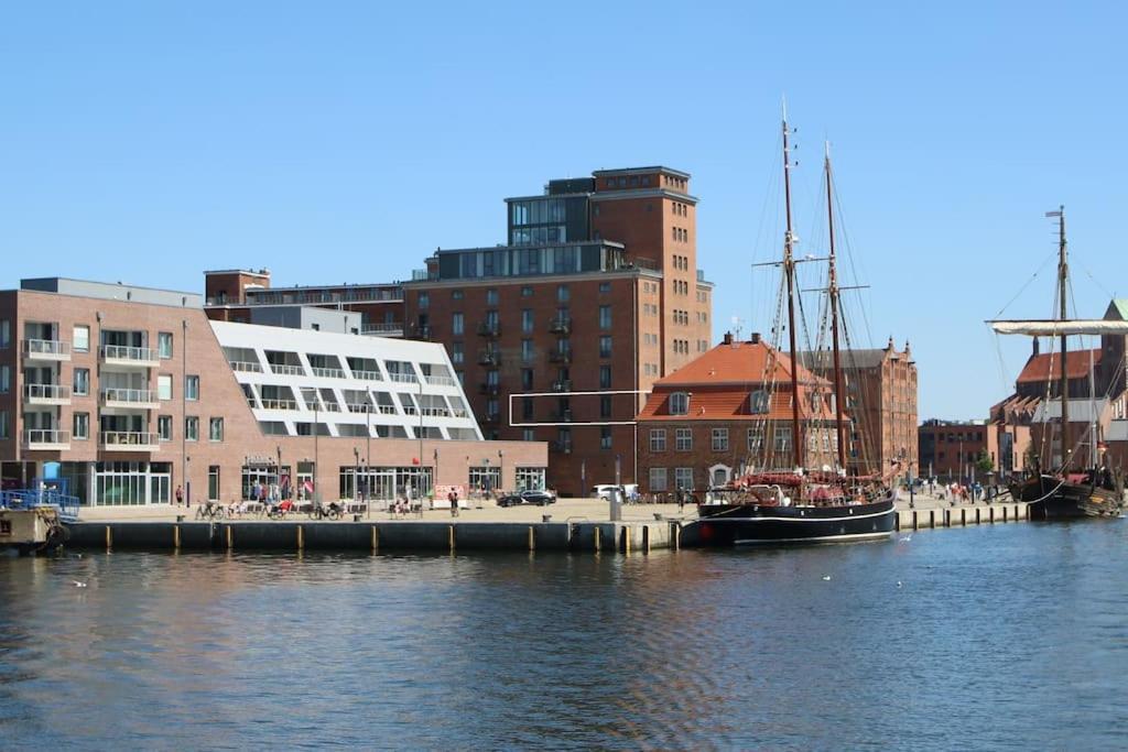 Meerblick, Balkon Und Private Sauna Im Historischen Getreidespeicher Wismar Luaran gambar