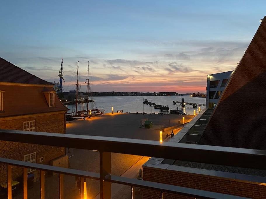Meerblick, Balkon Und Private Sauna Im Historischen Getreidespeicher Wismar Luaran gambar