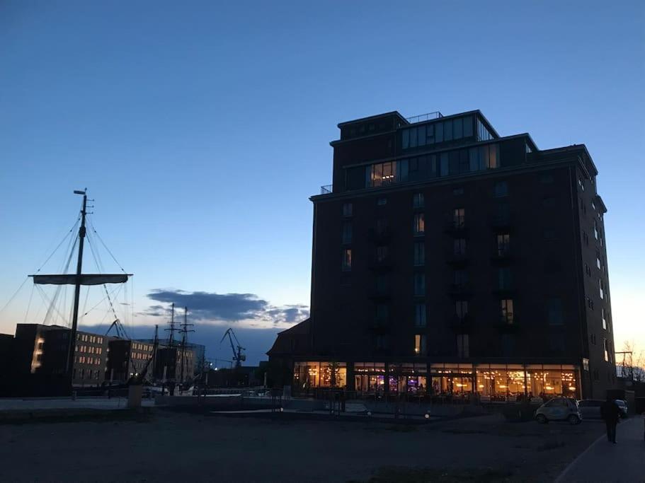 Meerblick, Balkon Und Private Sauna Im Historischen Getreidespeicher Wismar Luaran gambar