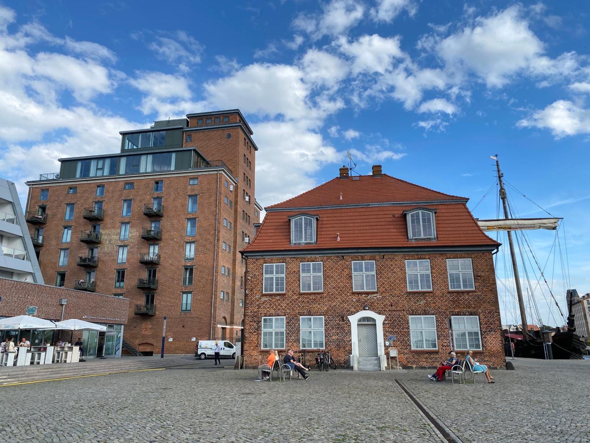 Meerblick, Balkon Und Private Sauna Im Historischen Getreidespeicher Wismar Luaran gambar